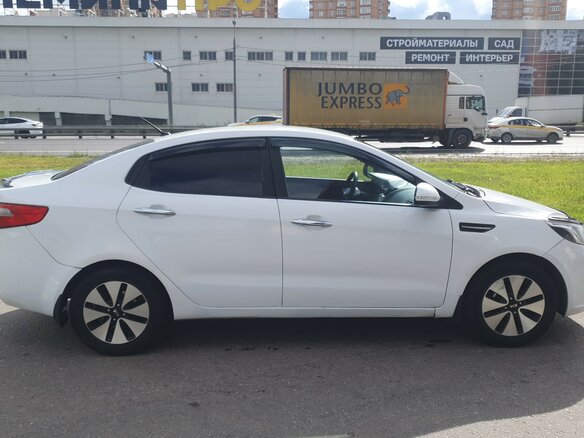 2012 Kia Rio 4-speed III, белый, 555000 рублей - вид 1