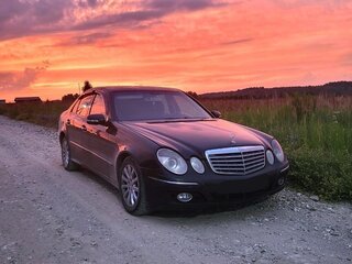2008 Mercedes-Benz E-Класс 220 III (W211, S211) Рестайлинг, чёрный, 700000 рублей, вид 1