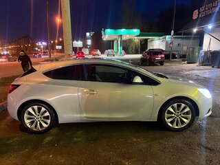 2013 Opel Astra GTC J Рестайлинг, белый, 850000 рублей, вид 2