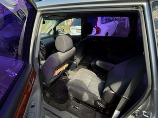 2001 Toyota Avensis Verso I, серебристый, 450000 рублей, вид 2