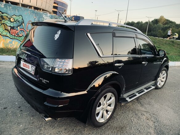 2009 Mitsubishi Outlander II Рестайлинг, чёрный, 1550000 рублей - вид 3