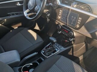 2022 Kia Rio X IV Рестайлинг, чёрный, 1950000 рублей, вид 3