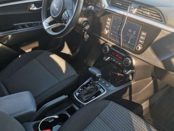 2022 Kia Rio X IV Рестайлинг, чёрный, 1950000 рублей - вид 2