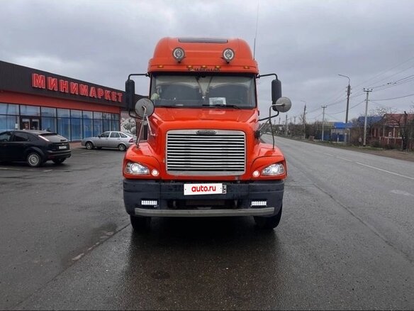 2000 Freightliner Century Class, оранжевый, 2500000 рублей