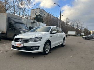 2018 Volkswagen Polo V Рестайлинг, белый, 1150000 рублей, вид 1