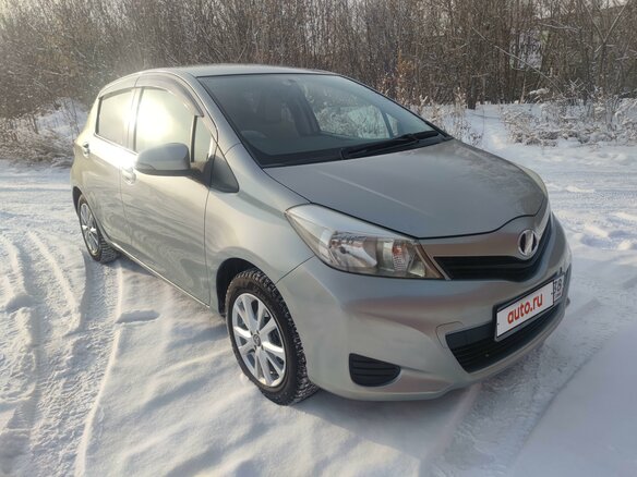 2011 Toyota Vitz III (XP130), серый, 860000 рублей - вид 1