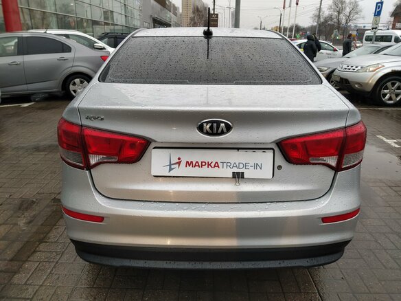 2017 Kia Rio III Рестайлинг, серебристый - вид 2