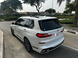 2019 BMW X7 40i I (G07), белый, 6700000 рублей, вид 4