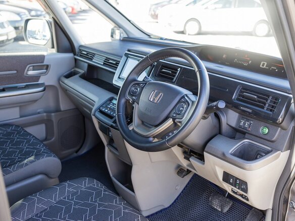 2020 Honda Stepwgn V Рестайлинг, серый, 2299000 рублей - вид 8