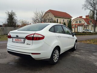2015 Ford Fiesta Mk6 Рестайлинг, белый, 910000 рублей, вид 5