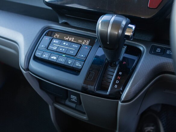 2020 Honda Stepwgn V Рестайлинг, серый, 2299000 рублей - вид 25