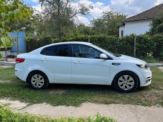 2015 Kia Rio III Рестайлинг, белый, 1050000 рублей, вид 4