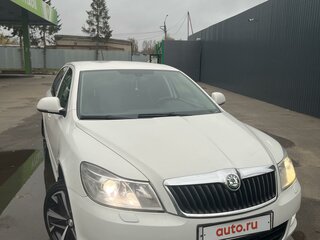 2012 Skoda Octavia II (A5) Рестайлинг, белый, 1050000 рублей, вид 3