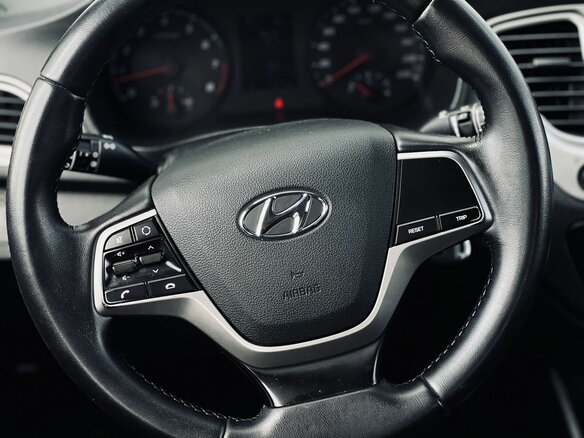 2020 Hyundai Solaris II Рестайлинг, белый, 1600000 рублей - вид 13