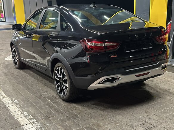 2024 Lada (ВАЗ) Vesta Cross I Рестайлинг (NG), чёрный, 1650000 рублей - вид 1