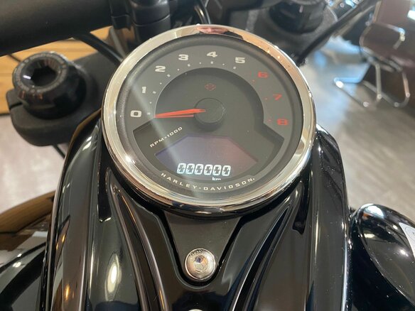 2024 Harley-Davidson Fat Bob, чёрный, 3100000 рублей - вид 5