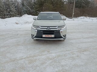 2016 Mitsubishi Outlander III Рестайлинг 2, белый, 2349000 рублей, вид 1