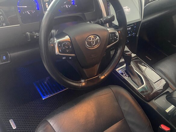 2017 Toyota Camry VII (XV50) Рестайлинг, белый, 2100000 рублей - вид 13