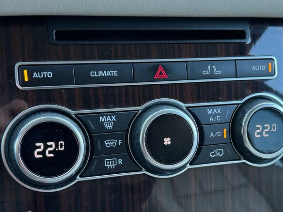 2013 Land Rover Range Rover IV, бежевый, 3990000 рублей - вид 24