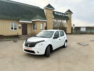 2013 Renault Sandero I, белый, 565000 рублей, вид 1