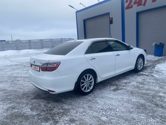 2017 Toyota Camry VII (XV50) Рестайлинг, белый, 2100000 рублей - вид 7