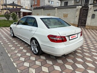 2009 Mercedes-Benz E-Класс 250 5G-Tronic IV (W212, S212, C207), белый, 1100000 рублей, вид 3