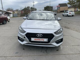 2017 Hyundai Solaris II, серебристый, 900000 рублей, вид 1