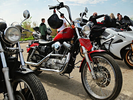 2001 Harley-Davidson Sportster 883, красный, 666666 рублей, вид 1