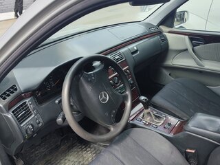2000 Mercedes-Benz E-Класс 240 II (W210, S210) Рестайлинг, серый, 550000 рублей, вид 4