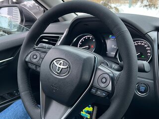 2021 Toyota Camry VIII (XV70) Рестайлинг, белый, 2570000 рублей, вид 4