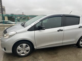 2012 Toyota Yaris III, серый, 750000 рублей, вид 4