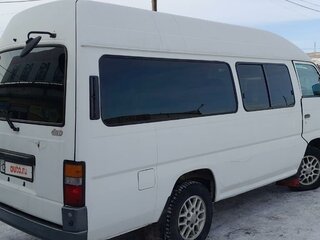 1998 Nissan Caravan III (E24), белый, 770000 рублей, вид 3