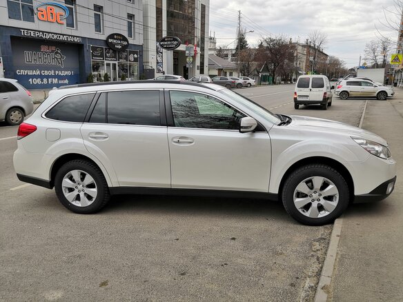 2011 Subaru Outback IV, белый, 1450000 рублей - вид 2