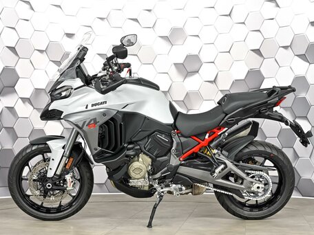 2025 Ducati Multistrada V4, белый, 2829000 рублей, вид 4