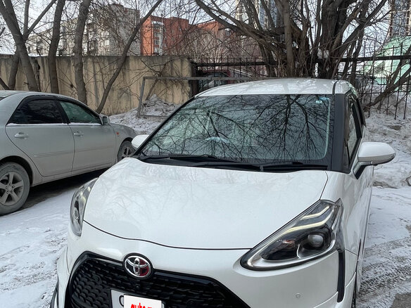 2018 Toyota Sienta II, белый, 1700000 рублей
