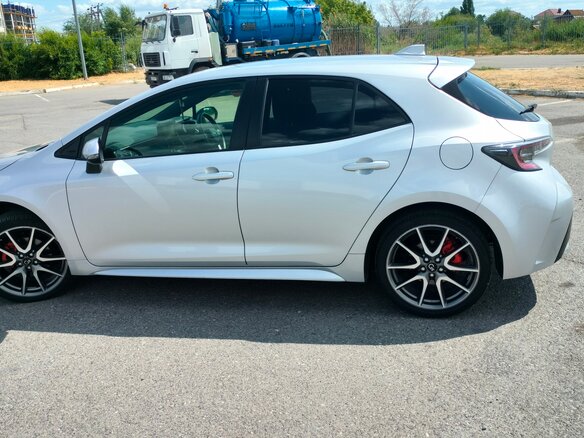 2021 Toyota Corolla Sport XII (E210), серебристый, 2000000 рублей - вид 9