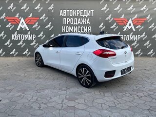 2017 Kia Ceed II Рестайлинг, белый, 1600000 рублей, вид 5