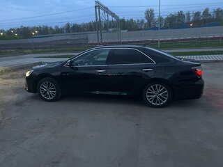 2017 Toyota Camry VII (XV50) Рестайлинг 2, чёрный, 2100000 рублей, вид 3