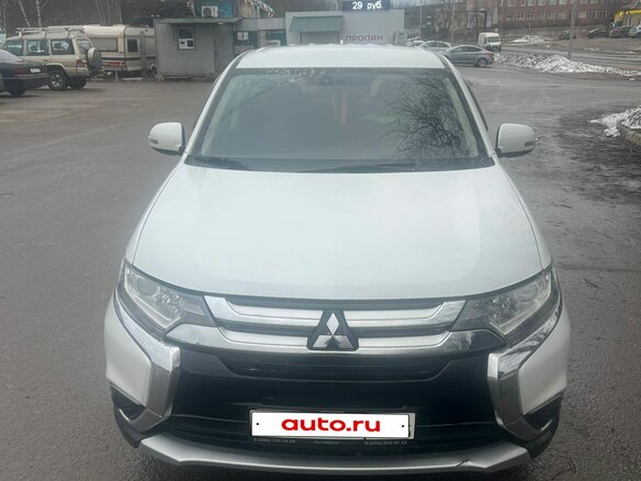 2017 Mitsubishi Outlander III Рестайлинг 2, белый, 2400000 рублей
