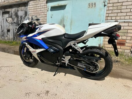 2010 Honda CBR 600RR, белый, 800000 рублей, вид 5