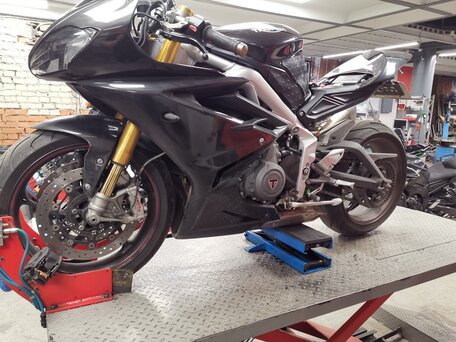 2020 Triumph Daytona 765 Moto2, чёрный, 1190000 рублей, вид 1