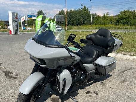 2023 Harley-Davidson Road Glide Limited, серый, 3550000 рублей, вид 2
