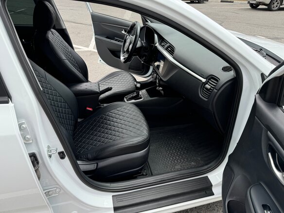 2020 Kia Rio IV, белый, 1920000 рублей - вид 4