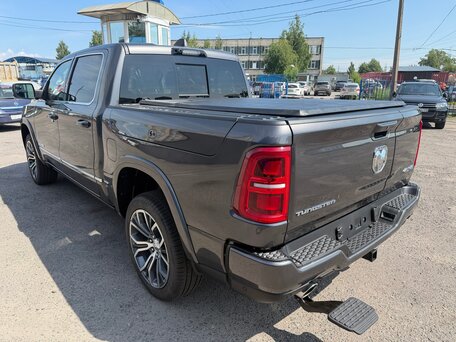 2026 Ram 1500 Crew Cab V Рестайлинг, серый, 12199999 рублей, вид 5