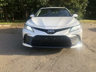 2021 Toyota Camry VIII (XV70) Рестайлинг, белый, 4450000 рублей, вид 1