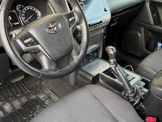 2021 Toyota Land Cruiser Prado 150 Series Рестайлинг 3, белый, 5690000 рублей, вид 4