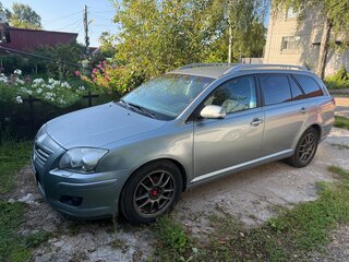 2007 Toyota Avensis II Рестайлинг, серебристый, 600000 рублей, вид 1