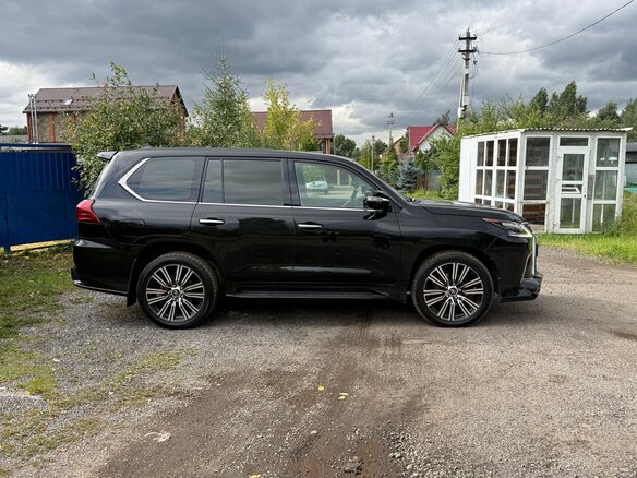 2017 Lexus LX 450d III Рестайлинг 2, чёрный, 7150000 рублей - вид 3