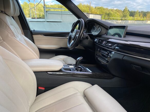 2014 BMW X5 50i III (F15), синий - вид 6