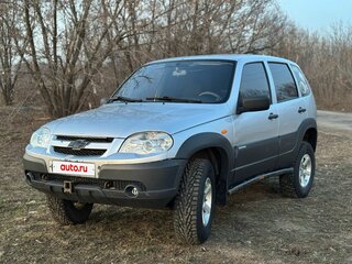 2010 Chevrolet Niva I Рестайлинг, серебристый, 750000 рублей, вид 2